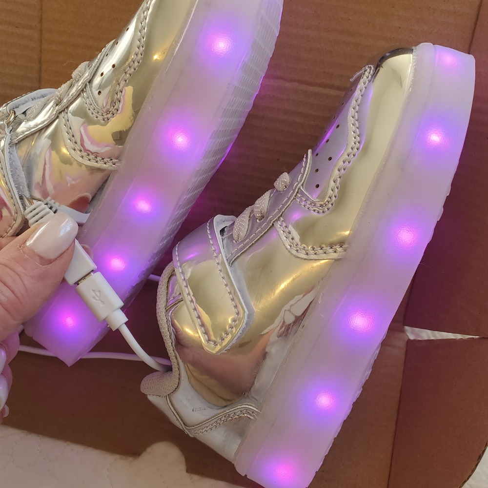 Kids Silver Metallic MULTI COLOR  continuous or pulsating LED Light Up Sneakers - Picture 10 of 16